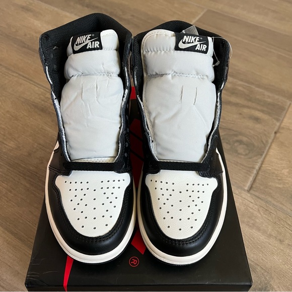 Air Jordan 1 Retro High OG ‘Dark Mocha’ - Picture 7 of 9